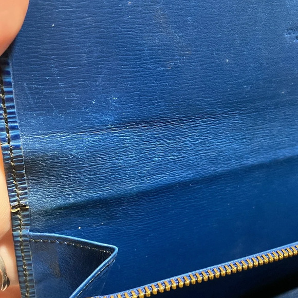 Authentic Louis Vuitton Malletier Blue Epi - Picture 12 of 17